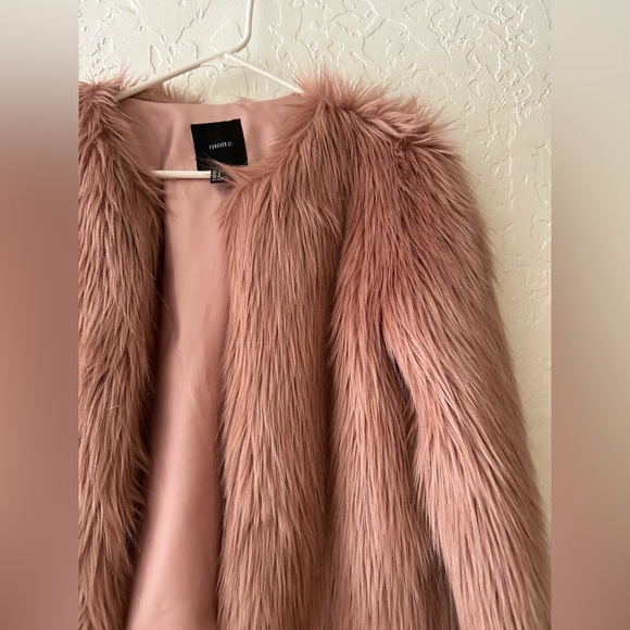 🔥 Forever 21 pink Faux Fur cropped jacket. Small - Picture 8 of 9
